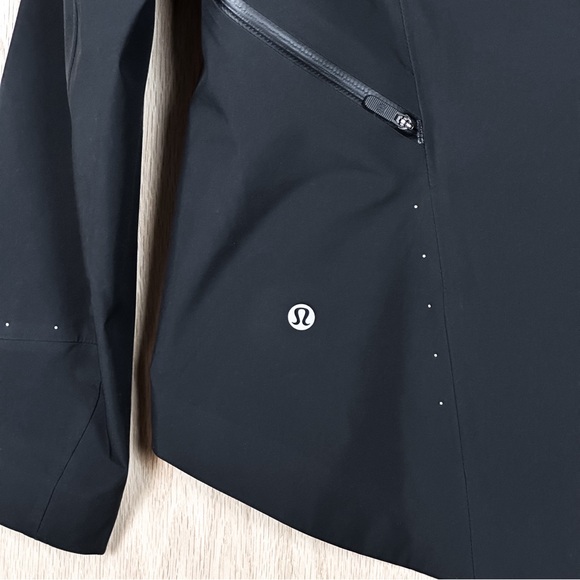 Lululemon Break A Trail Jacket NEW - Picture 4 of 5